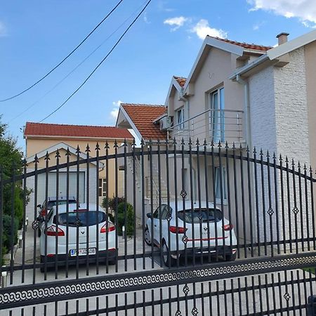 Apartman Tolosi 2 Podgorica Luaran gambar
